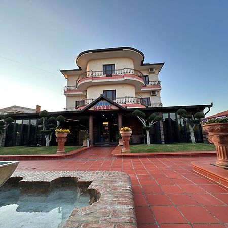 Drini Hotel Rrashbull Esterno foto