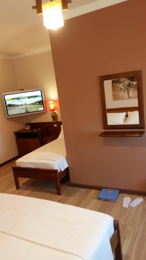 Drini Hotel Rrashbull Esterno foto