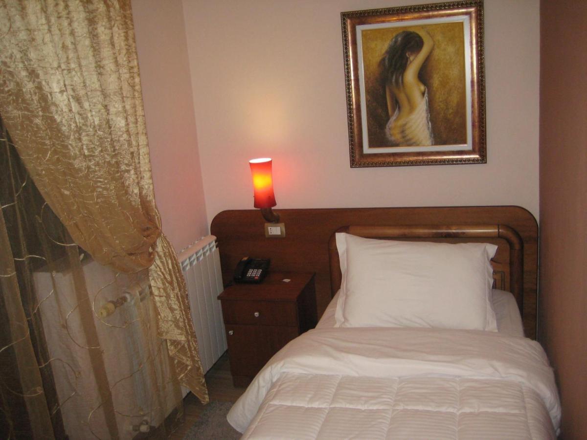 Drini Hotel Rrashbull Esterno foto