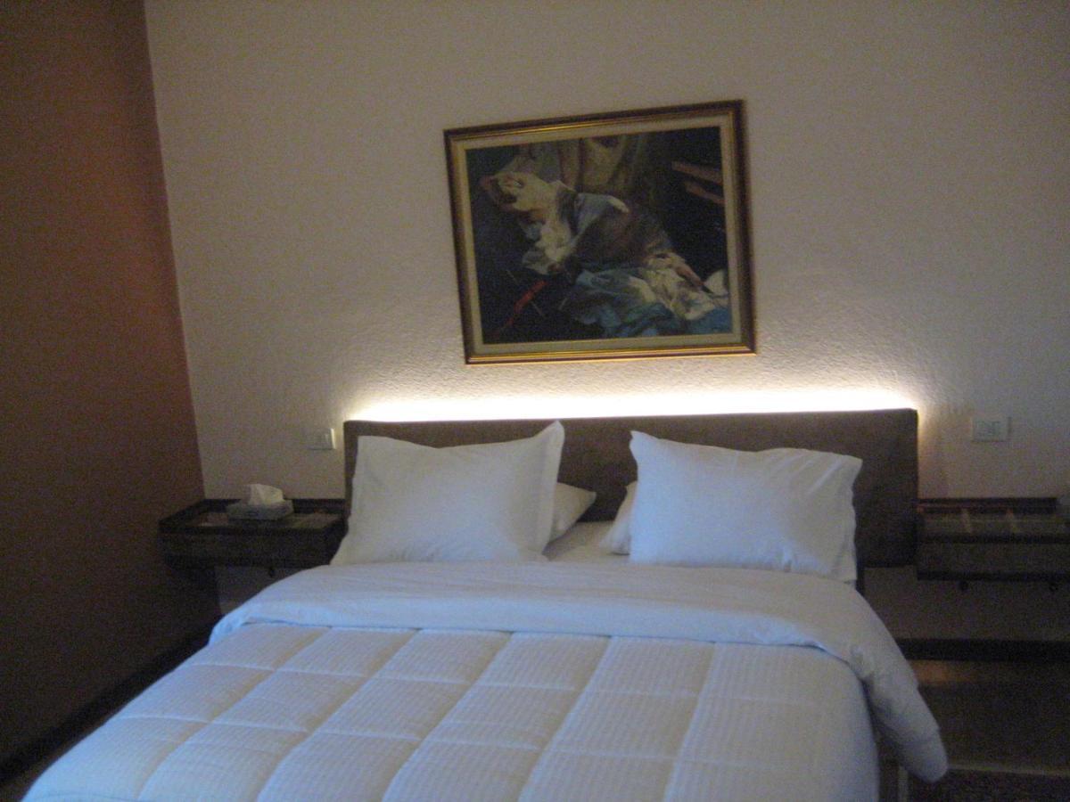 Drini Hotel Rrashbull Esterno foto