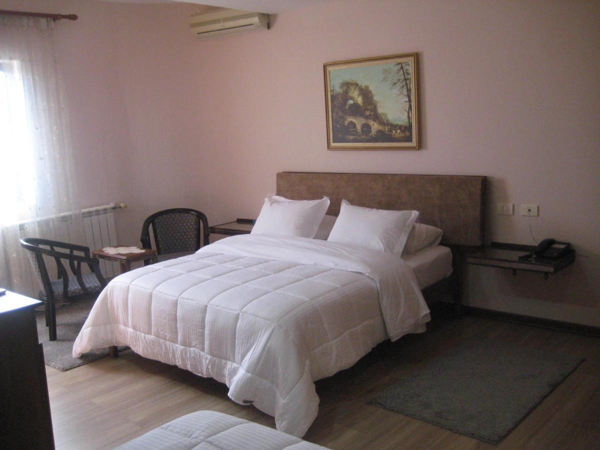 Drini Hotel Rrashbull Esterno foto
