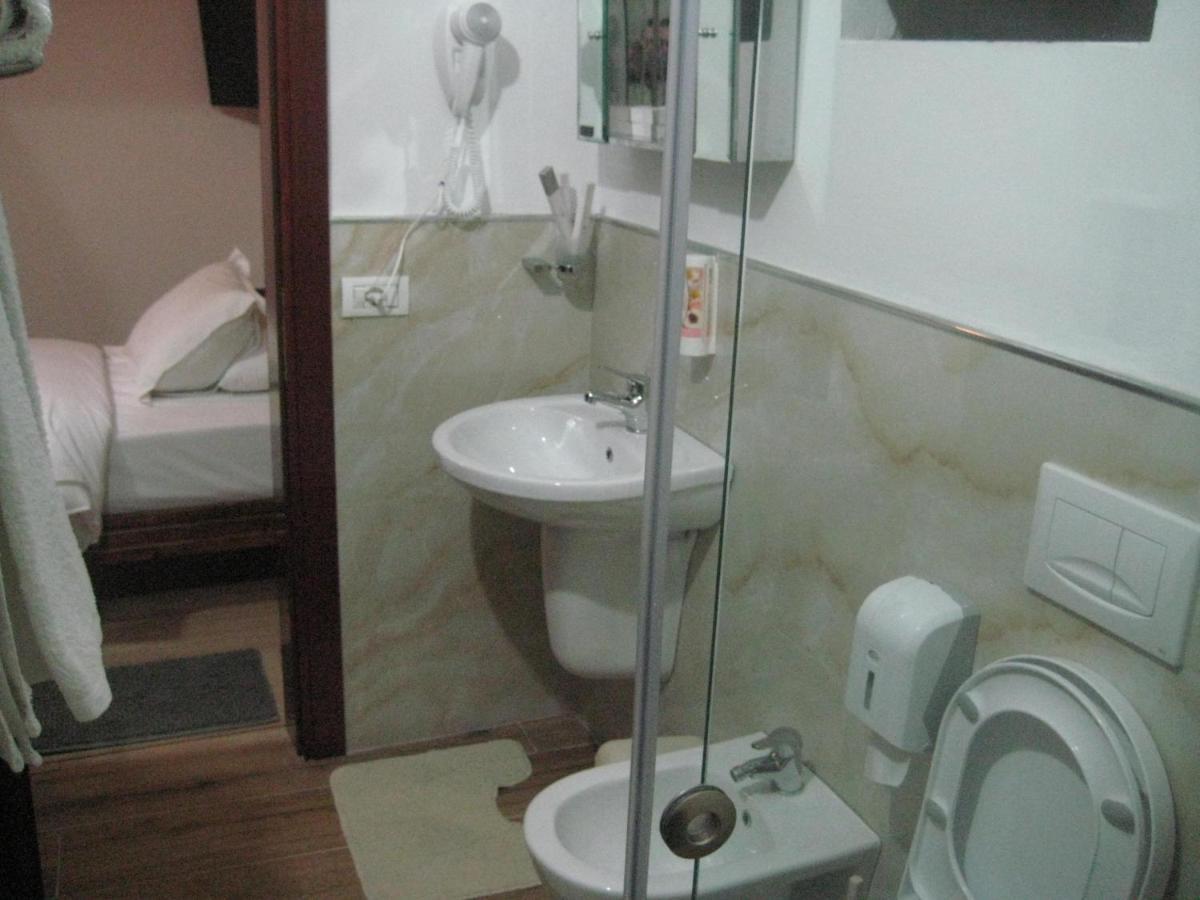 Drini Hotel Rrashbull Esterno foto