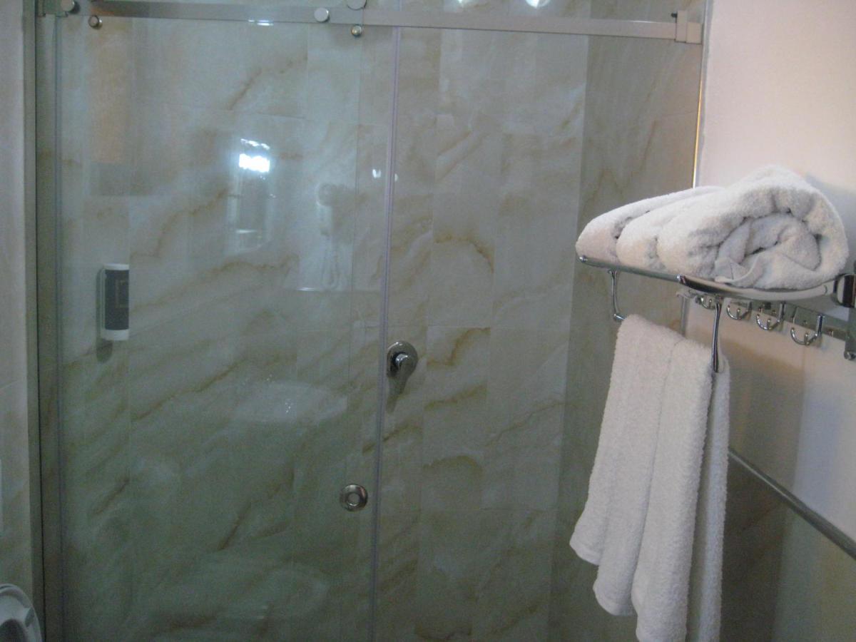 Drini Hotel Rrashbull Esterno foto