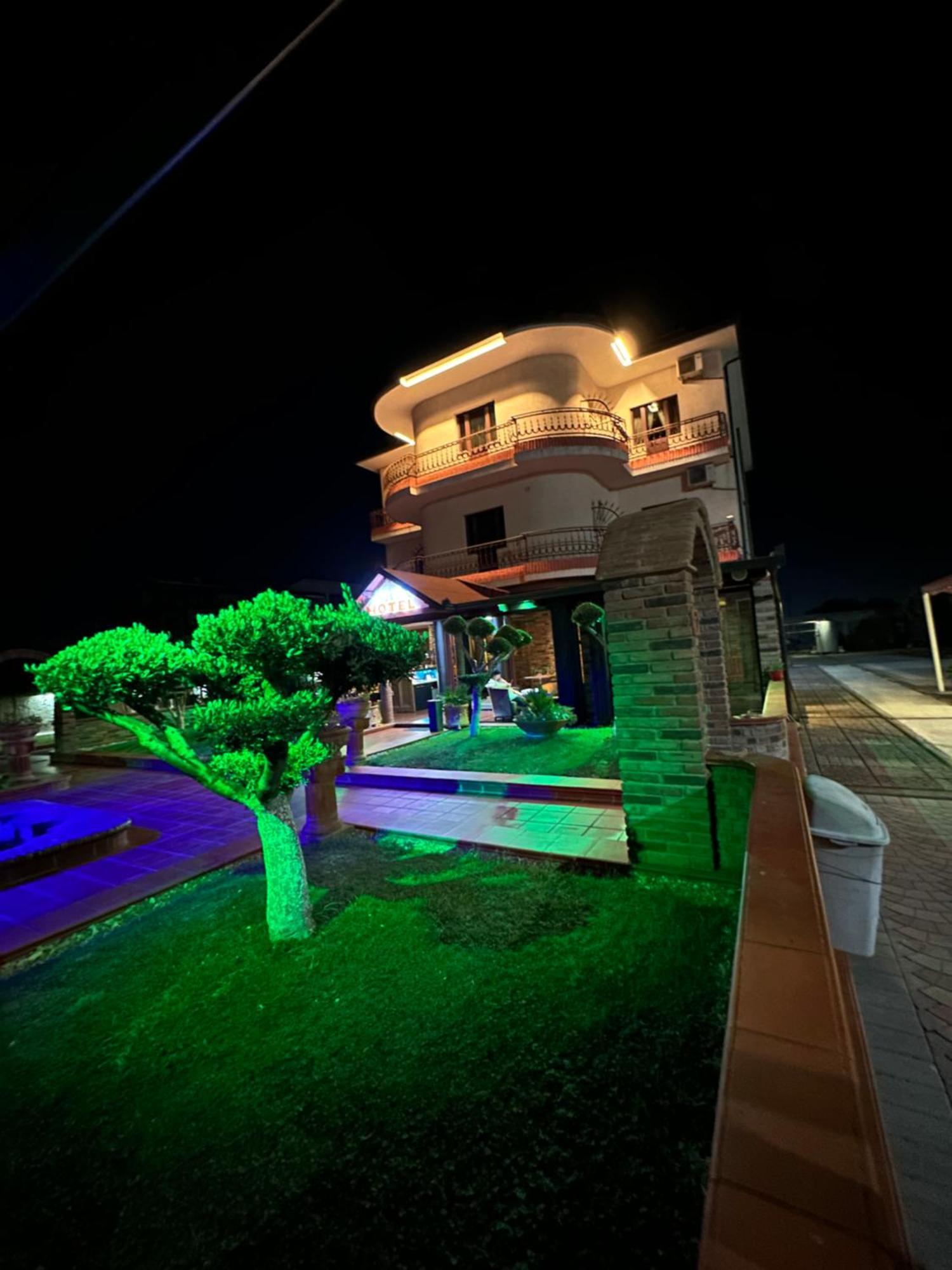 Drini Hotel Rrashbull Esterno foto