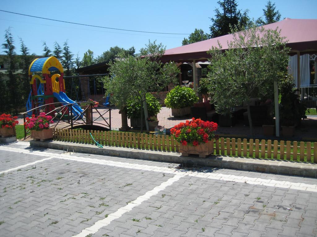 Drini Hotel Rrashbull Esterno foto