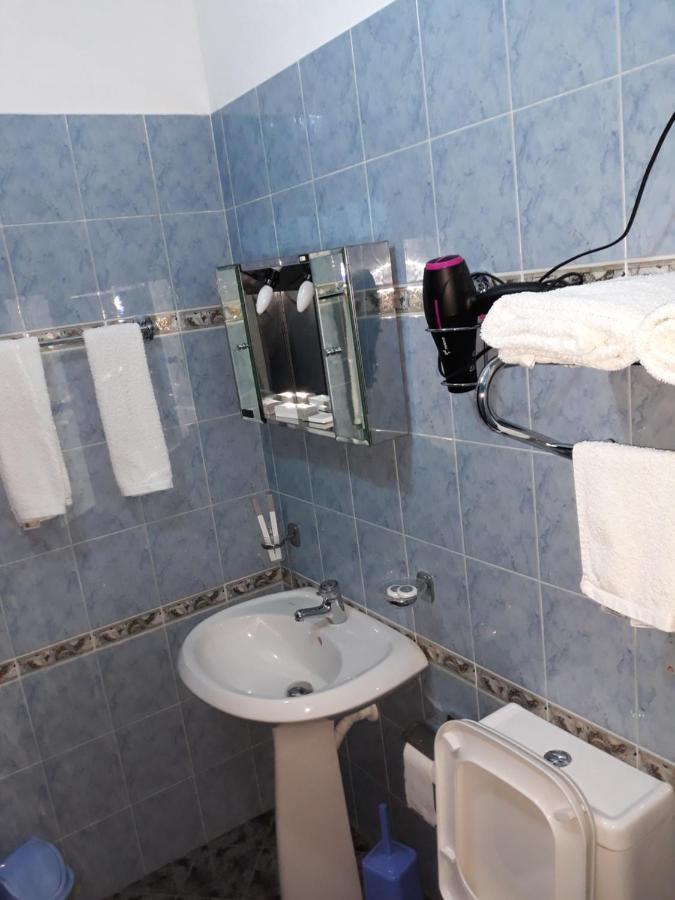 Drini Hotel Rrashbull Esterno foto